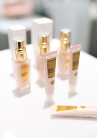 AVON ANEW